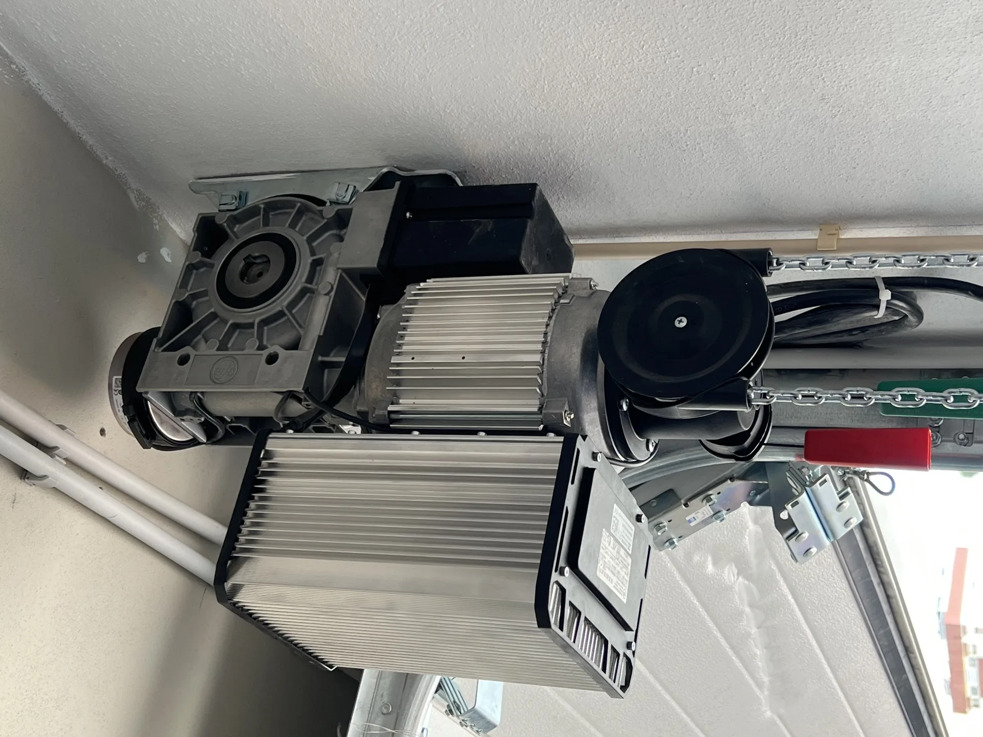 Motor de batente instalado pela Mundiporta