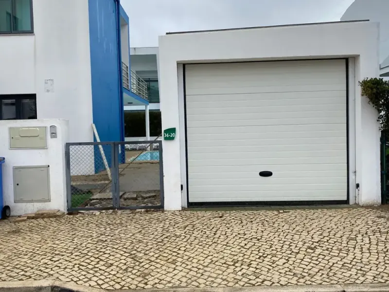 Portão de garagem automatizado