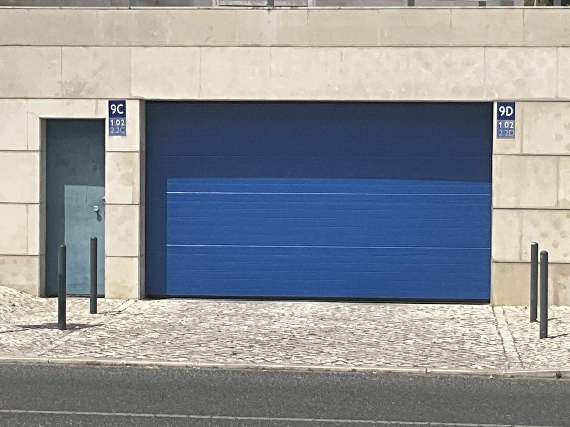 Portão basculante com automatismo FAAC