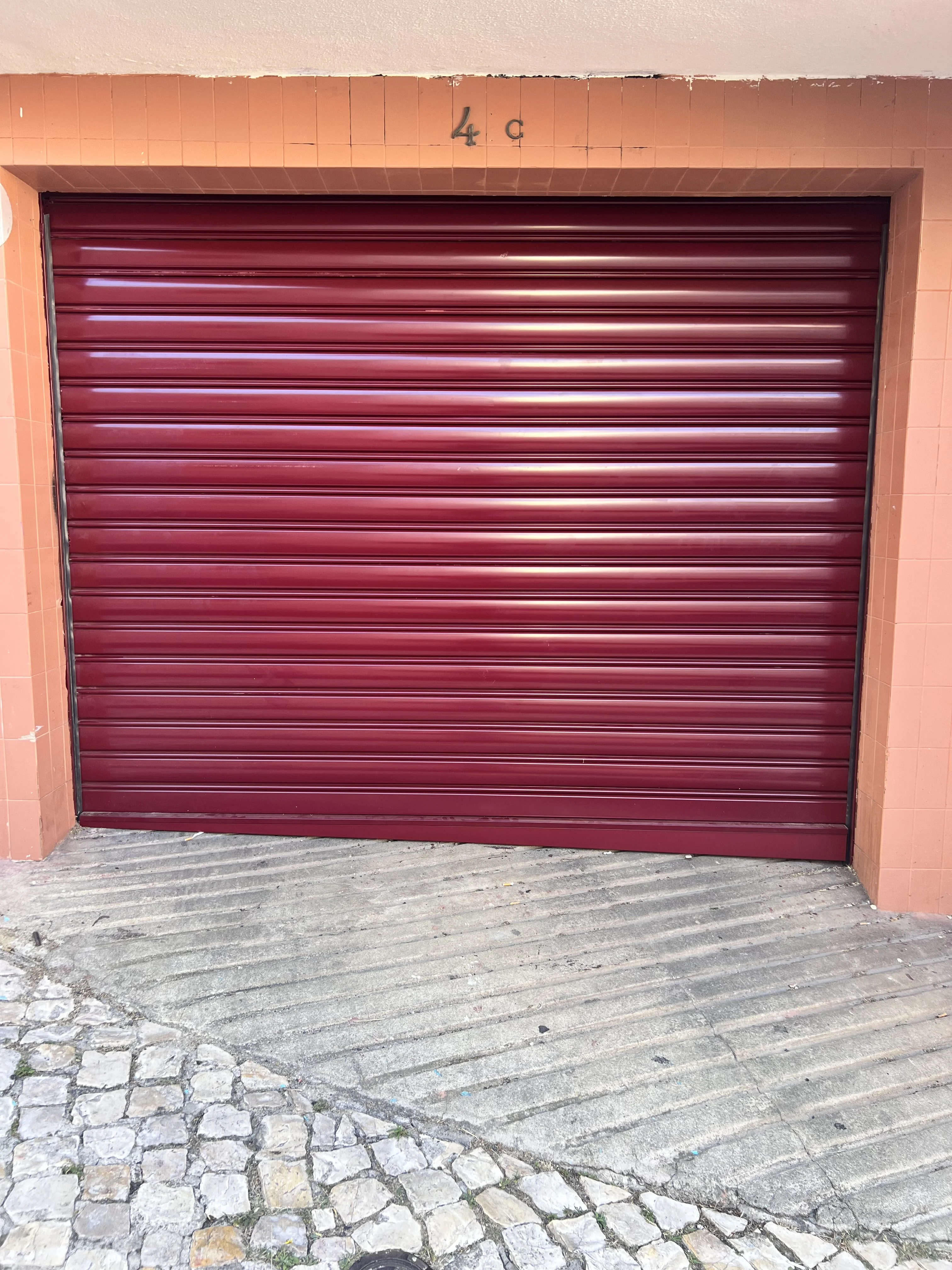 Nova grade enrolar &mdash; vista exterior frontal