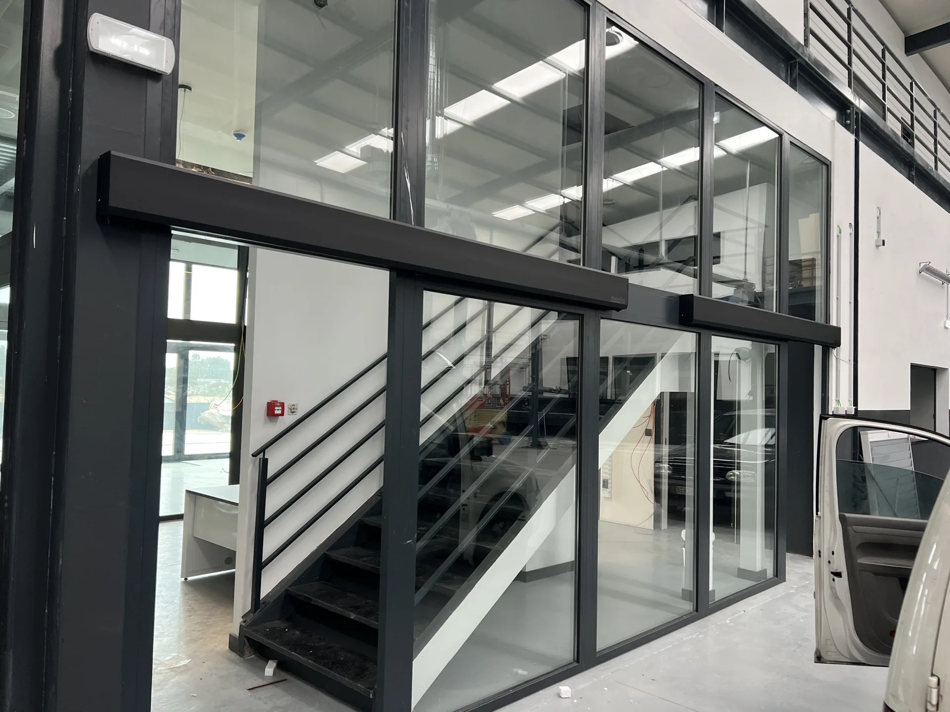 Acessório de porta de vidro instalado pela Mundiporta