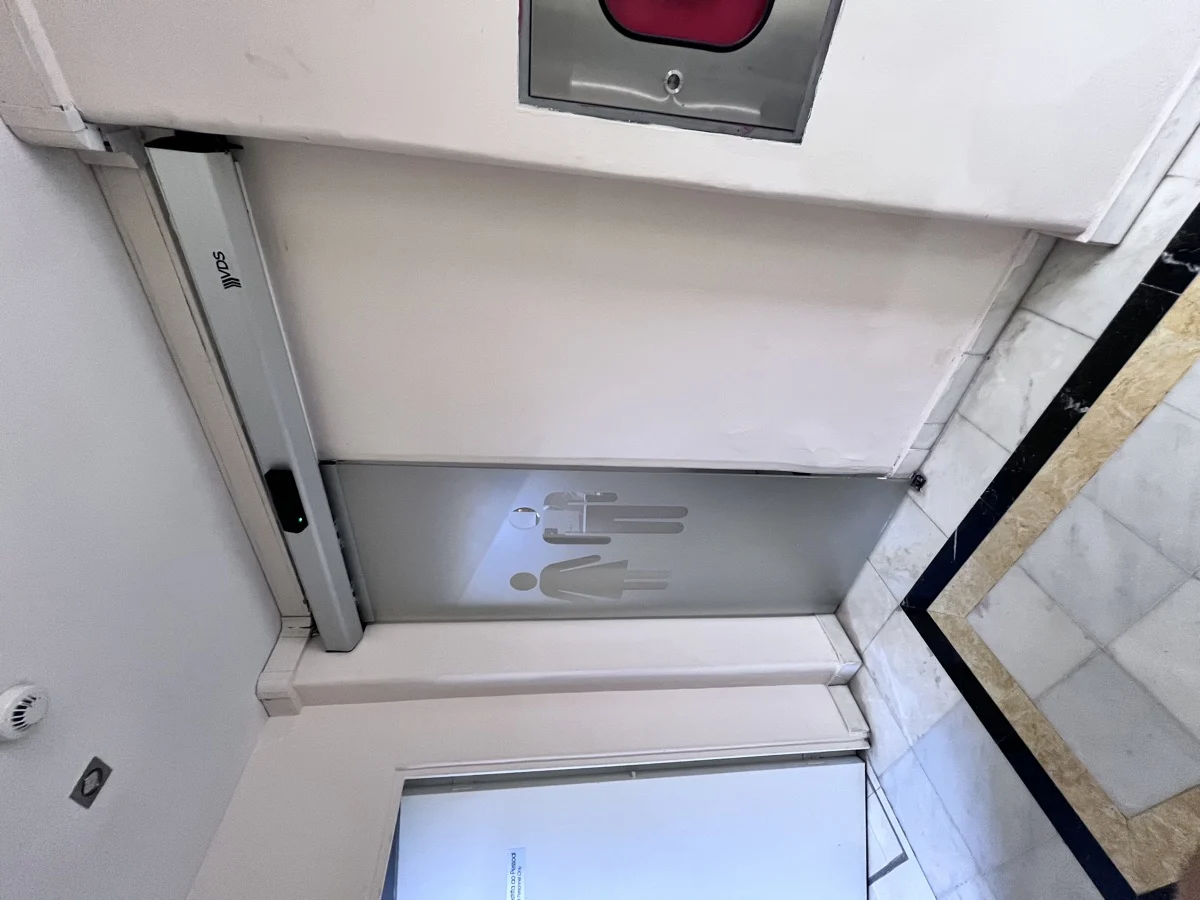 Detalhe operador VDS porta automática Lisboa
