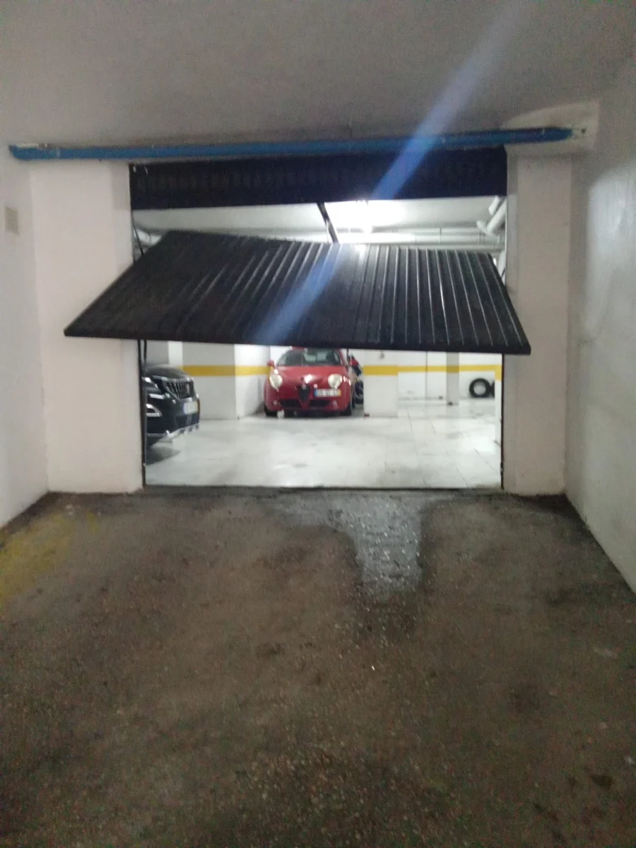 Porta basculante garagem Ramada Odivelas