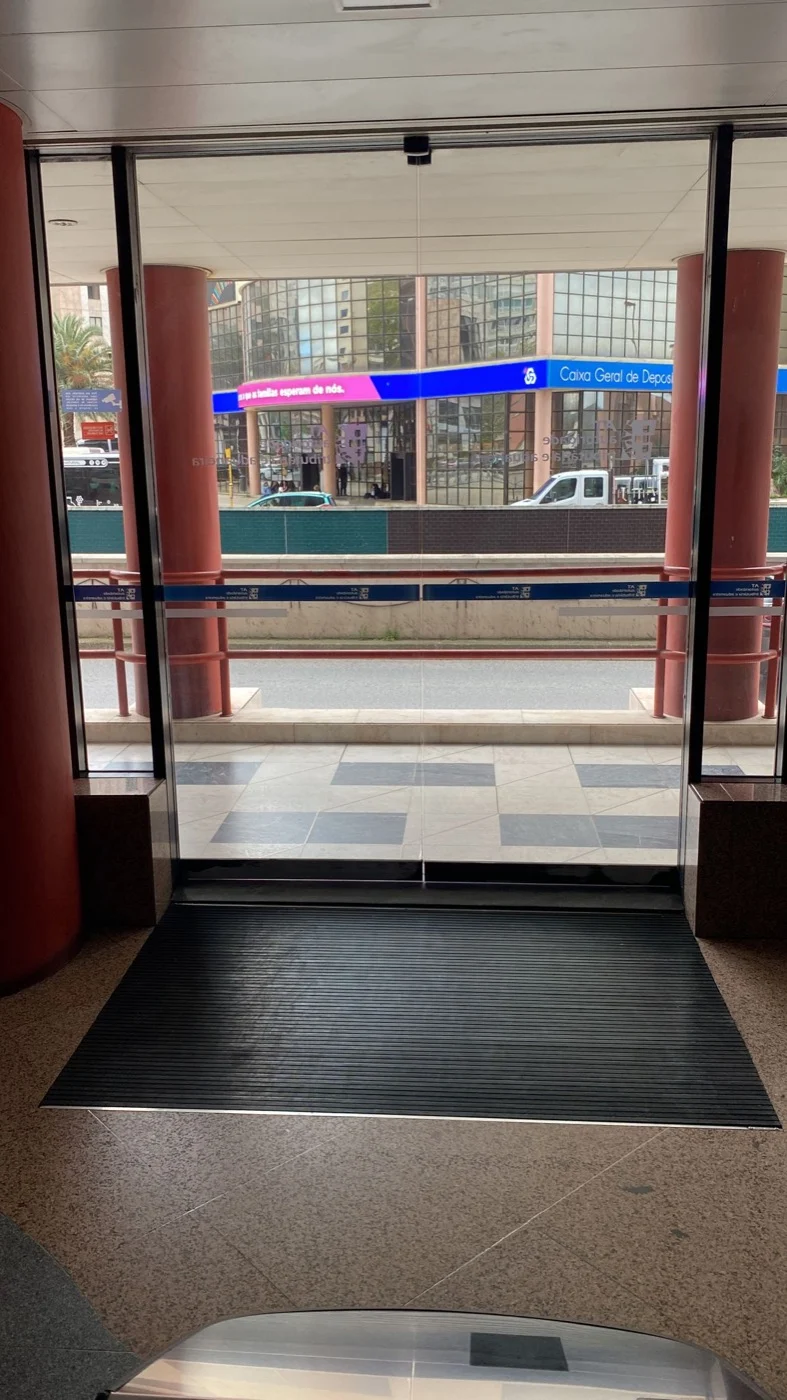 Porta automática vidro instalada Mundiporta Lisboa
