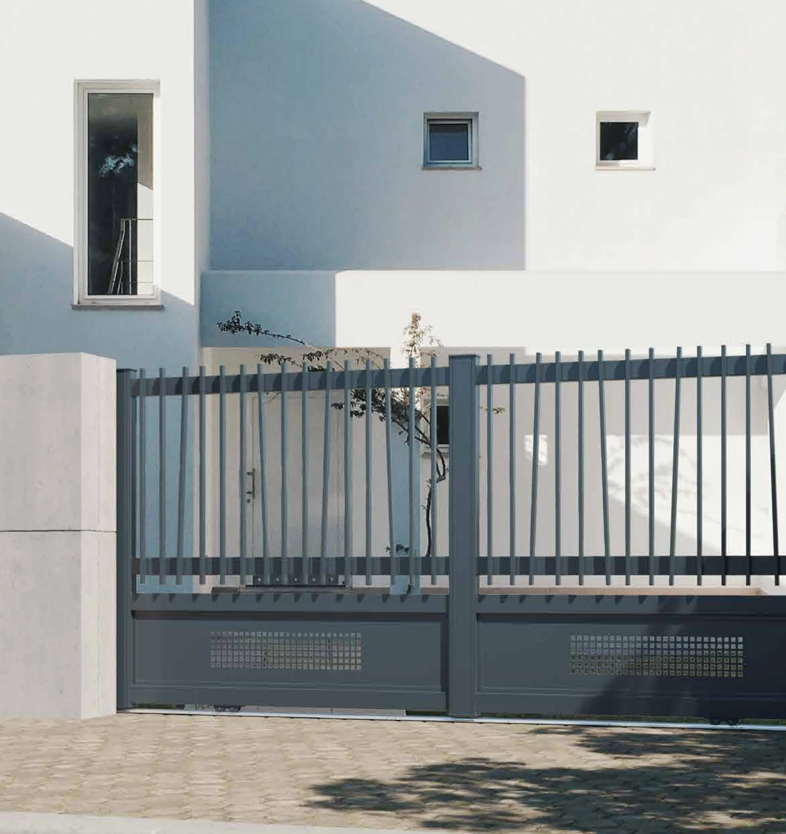 Portão de alumínio Marne instalado — Portão de correr com o desenho M14