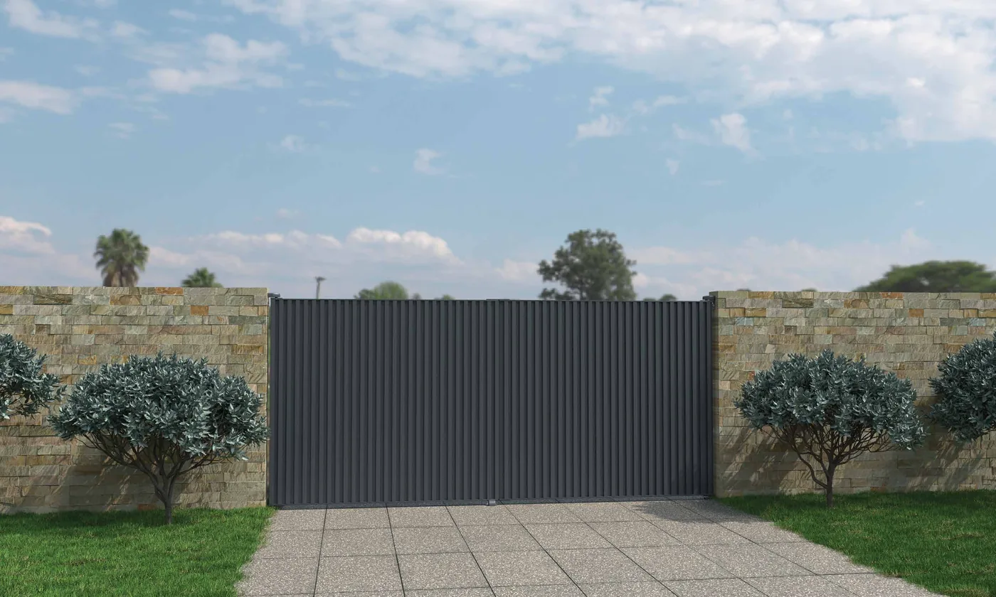 Portão de Alumínio Painel Canelado Vertical — portão de correr instalado
