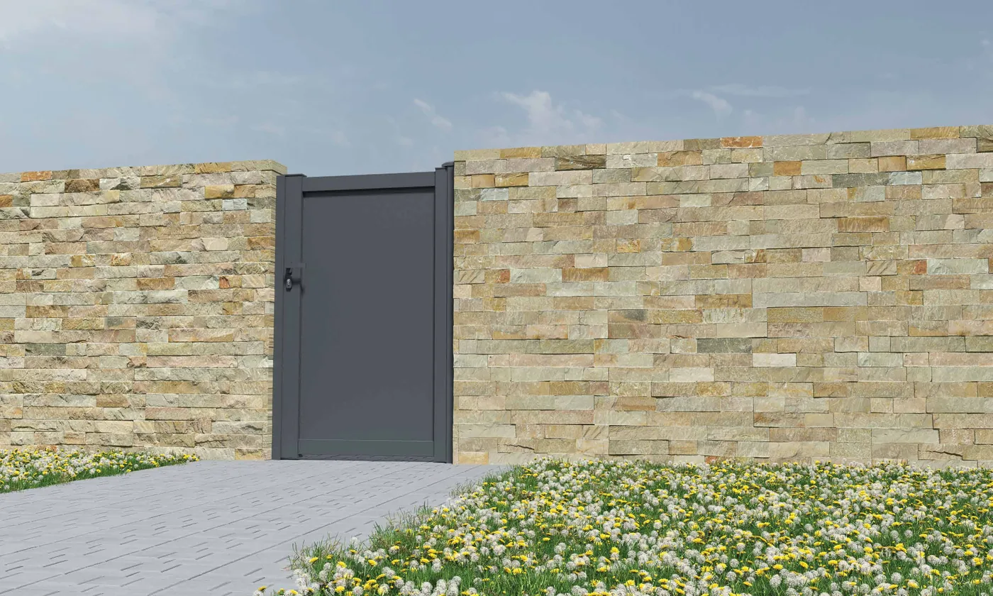 Portão em Painel Liso de 3 mm de Espessura — porta pedonal, instalado